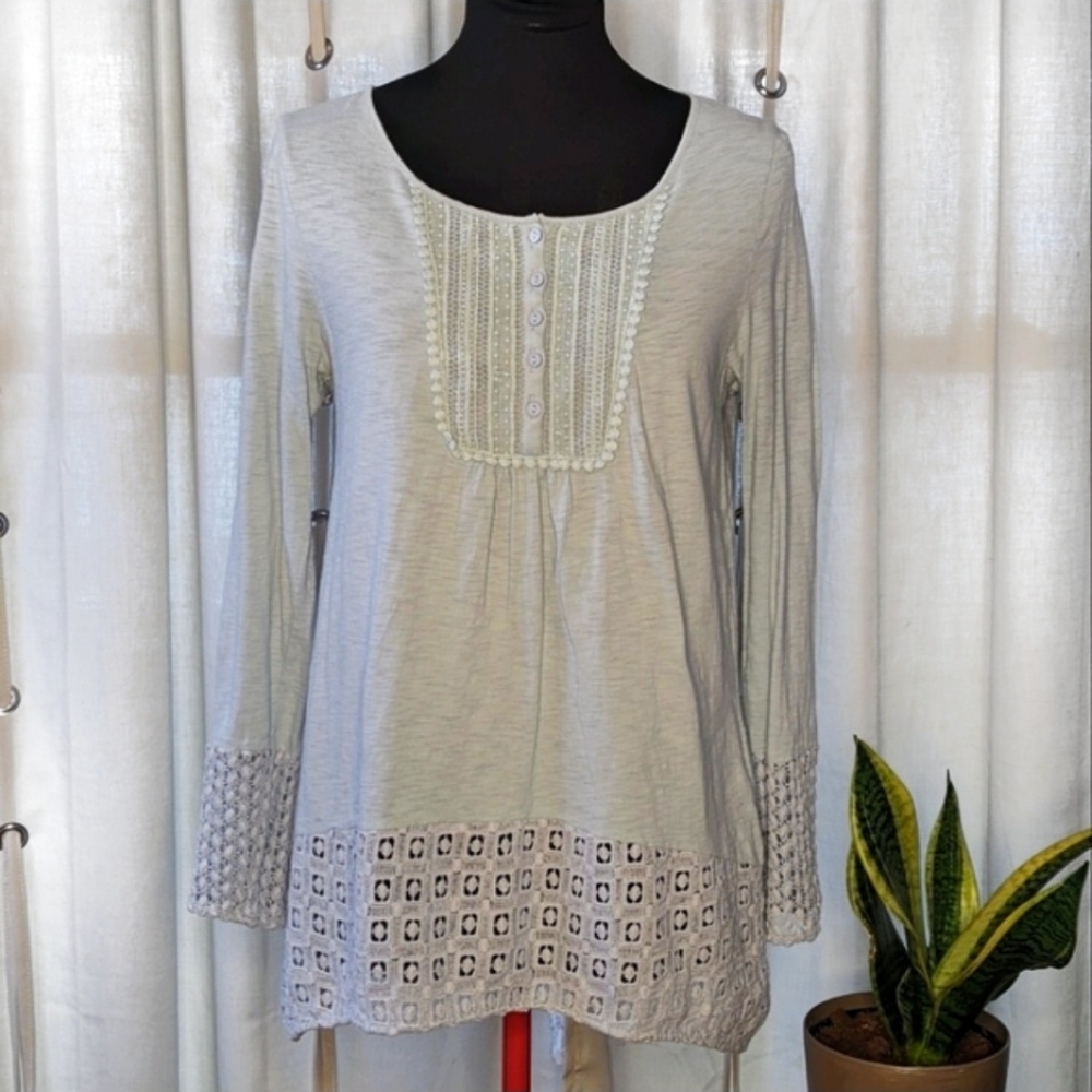 Sundance blue eyelet henley shirt Medium